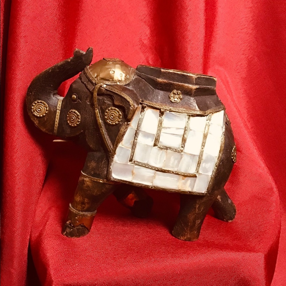 Elephant sculpture